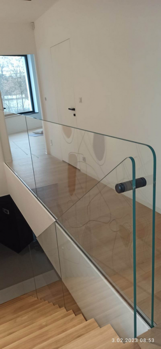 Jakie są sposoby montażu balustrad szklanych?